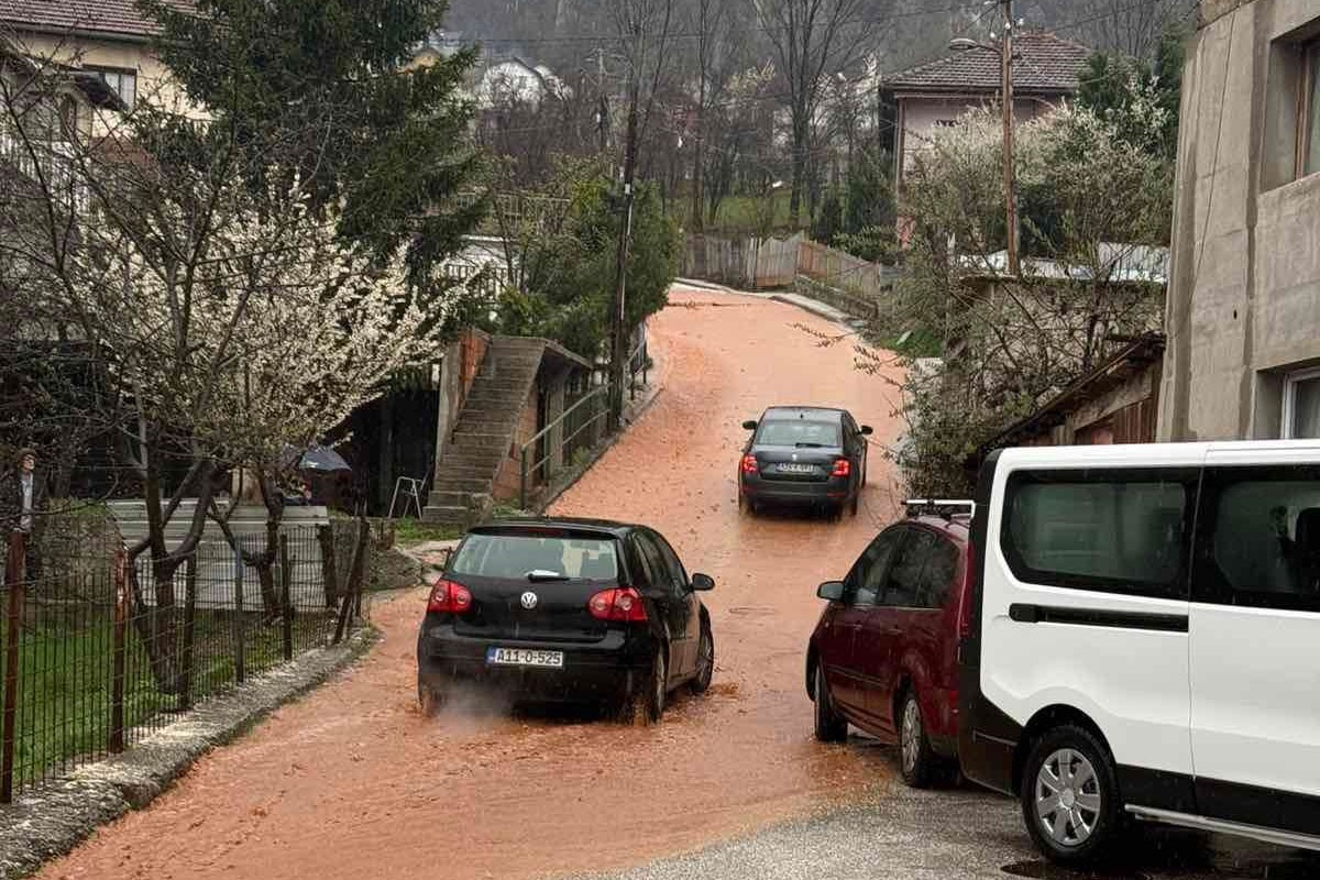 Vodena bujica na padinama Sarajeva: Stanovništvo u strahu (FOTO)