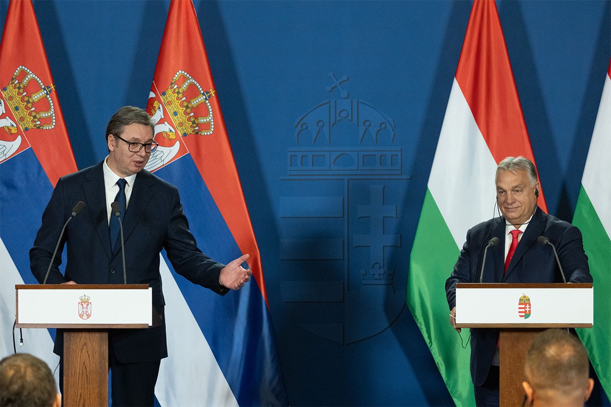 Vučić sa Orbanom dogovorio unapređenje vojne saradnje