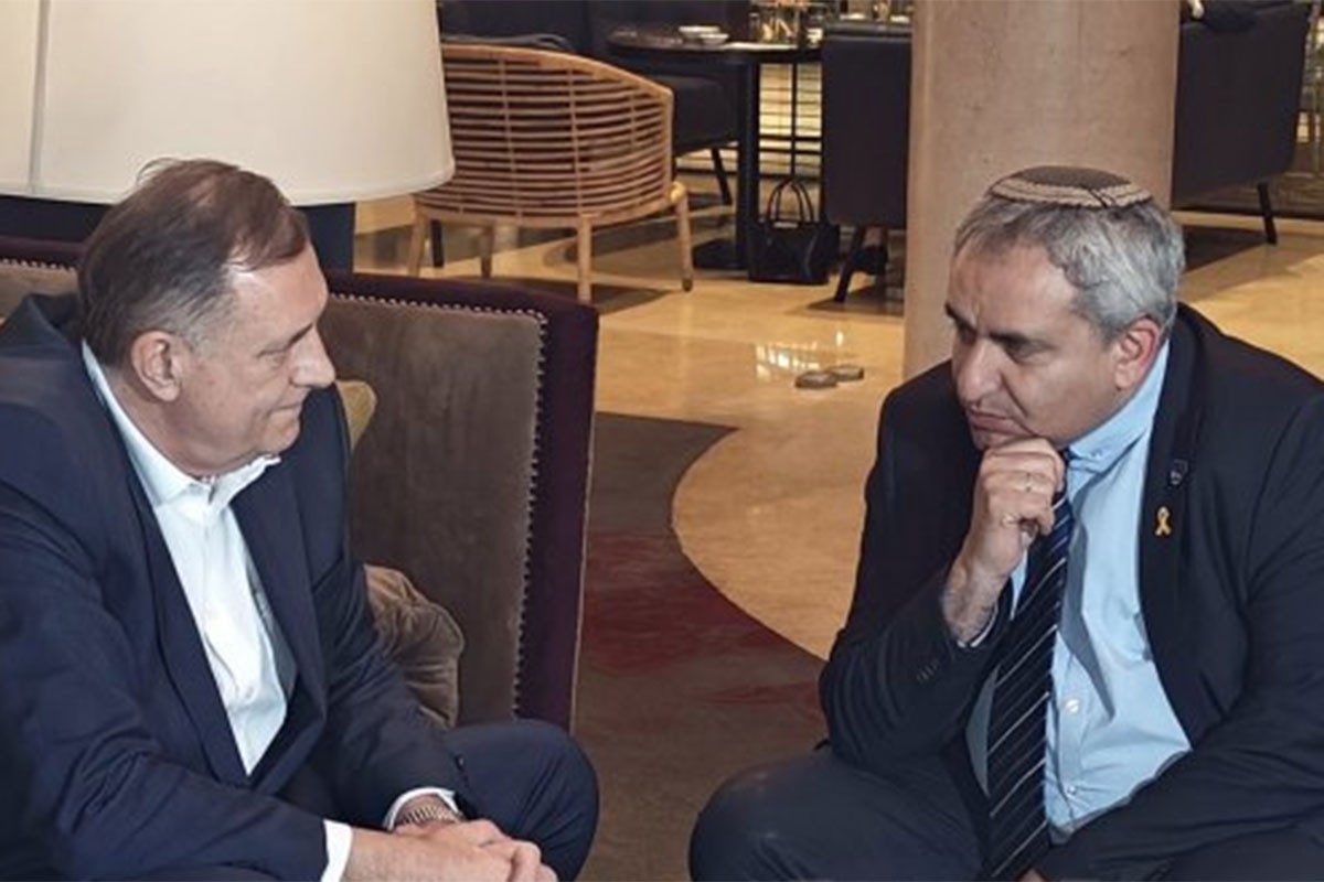 Dodik razgovaro sa Elkinom