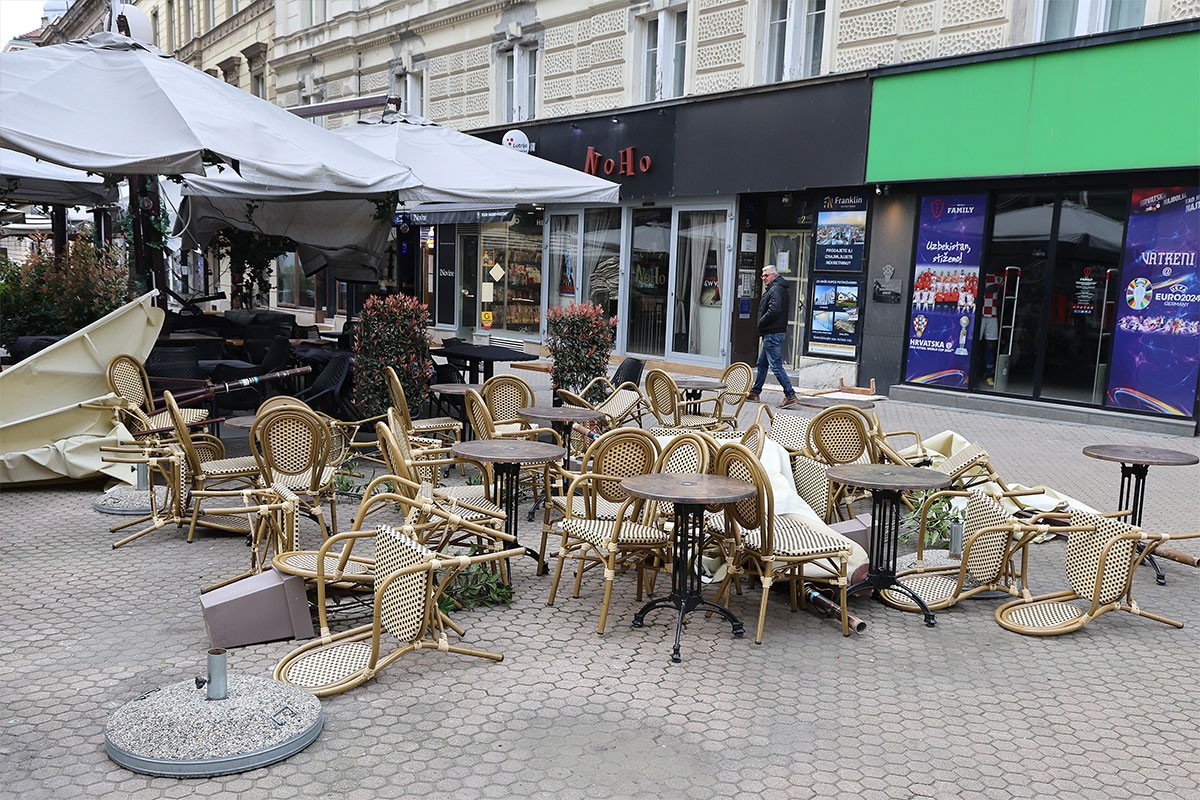 Olujni vjetar u Zagrebu obara stabla