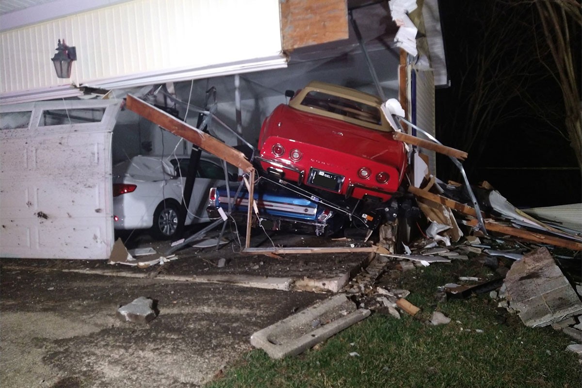 U bizarnom incidentu stradala dva klasična Chevroleta (FOTO)