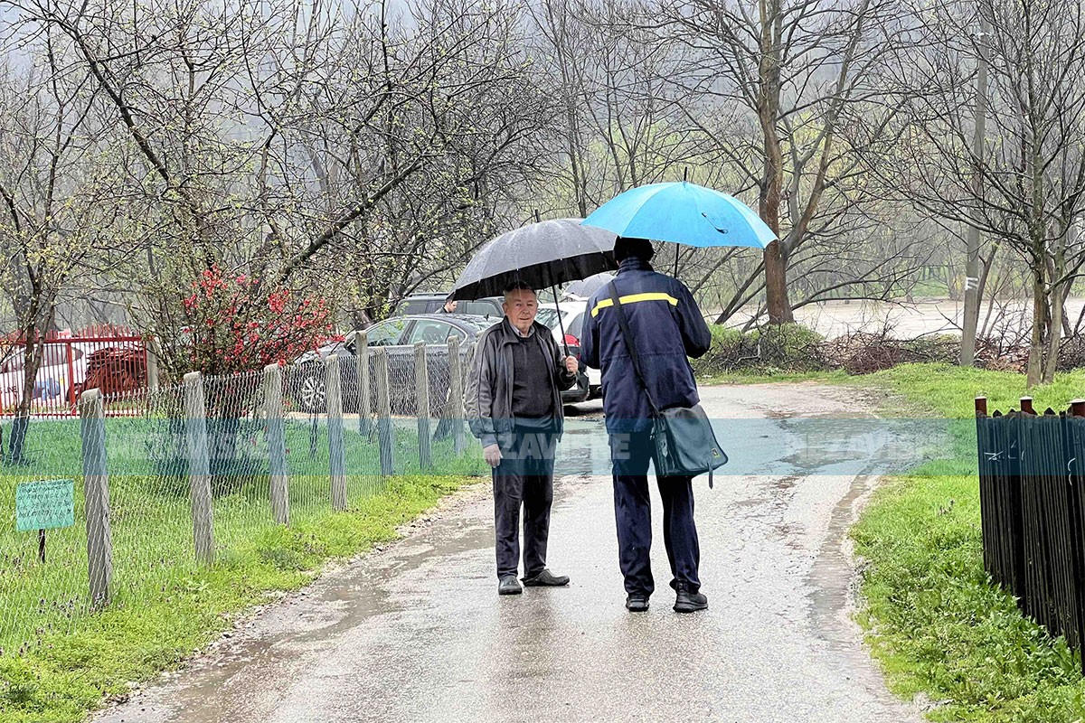 Banjalučki poštar na terenu uprkos poplavama: "Mi radimo i plivajući"