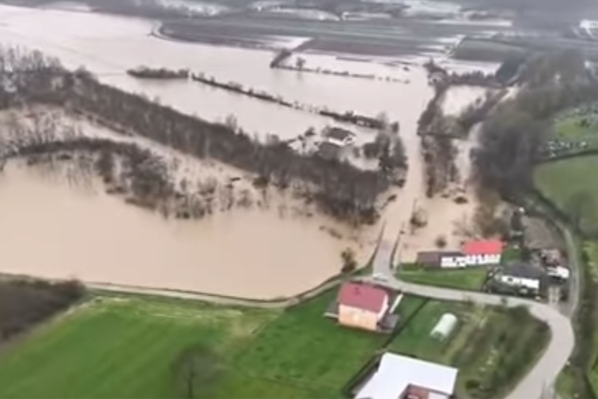 Poplavljena područja oko Gradiške, pogledajte snimke iz helikoptera (VIDEO)