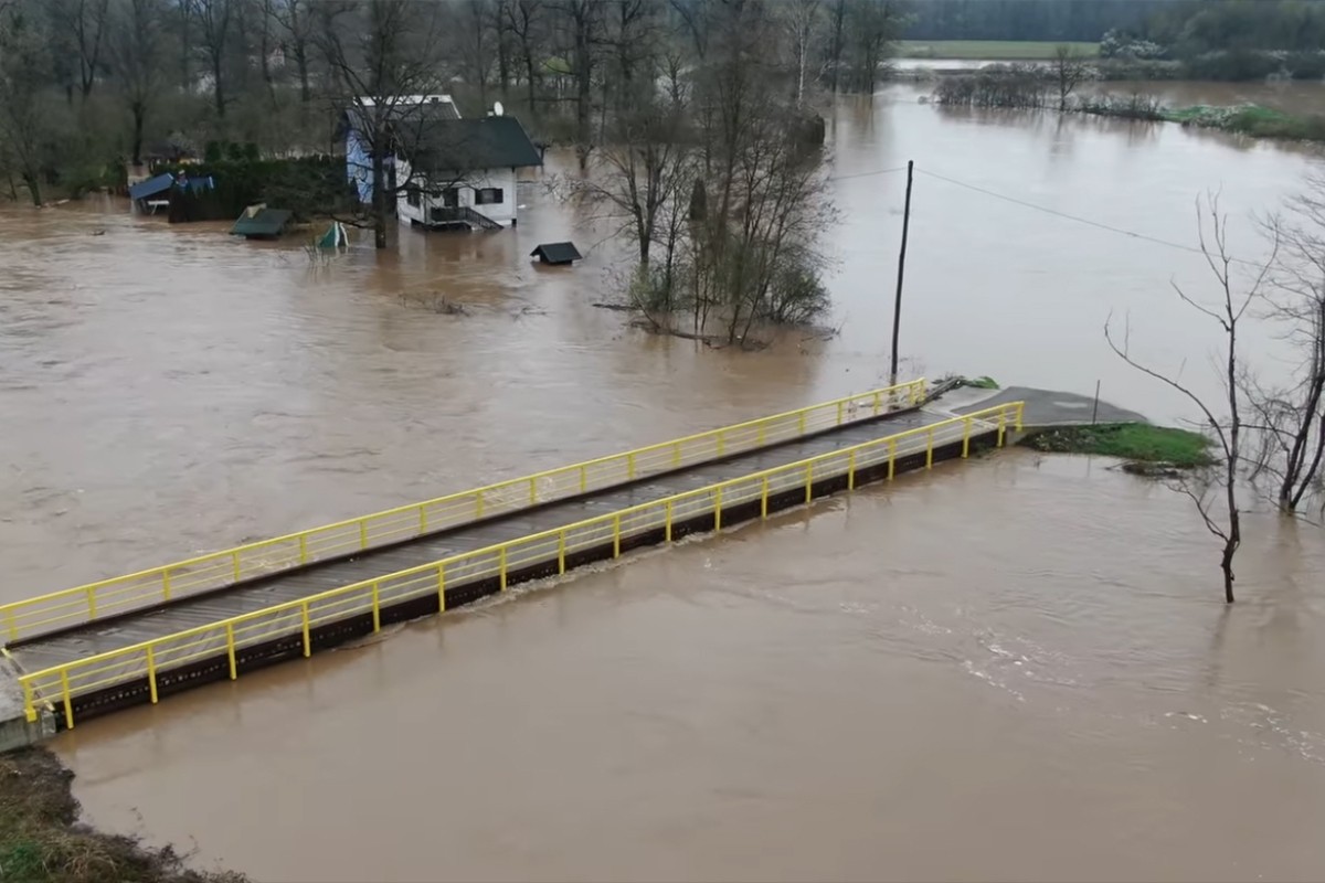Vanredne mjere odbrane od poplava u Derventi (VIDEO)