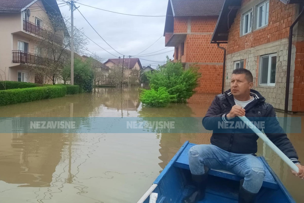 Podzemne vode poplavila gradska naselja u Sanskom Mostu (FOTO, VIDEO)