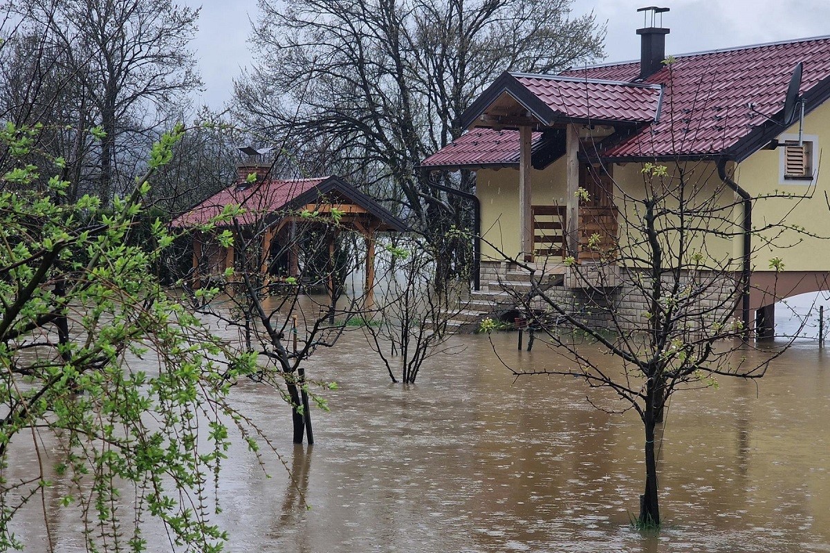 Vodostaj Une u Kozarskoj Dubici u naglom porastu (FOTO)