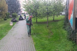 Počelo košenje trave u centru Banjaluke