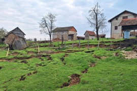 Strah u selima kod Gradiške - zemlja puca i klizi
