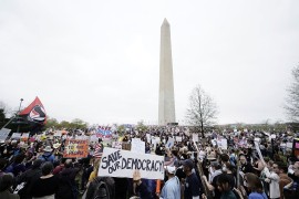 Hiljade Amerikanaca na oko 1.200 demonstracija protiv Trampa i Maska
