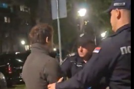 Policajci u Beogradu priveli muškarca u auto, on izašao na druga ...