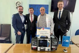 Nova banka donirala defibrilator Opštoj bolnici Prijedor: Pomoć koja ...