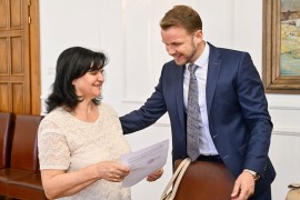 Stanivuković uručio rješenja: Novčana podrška boračkim ...