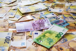 Starcu oteo kesu punu evra dobijenih na slot aparatima