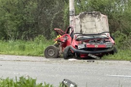 Stravična nesreća u Brčkom: Poginule dvije osobe, auto udario u ...