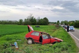 Sudar kod Bijeljine: Iz jednog vozila ispao motor, drugo završilo u ...