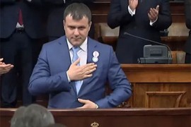 Novi ministar turizma i omladine Srbije pažnju privukao bedževima na ...
