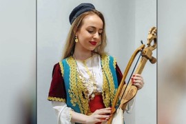 Violeta Krajišnik prva u Srpskoj počela da svira i pjeva uz gusle