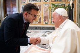 Papa koji je sam nosio svoju torbu i tuđe boli u vremenu bez duše