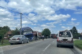 Sudar kombija i kamiona, jedna osoba u bolnici