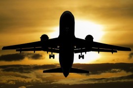Avion sa 140 putnika prinudno sletIo zbog mobilnog telefona