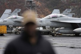 Američki F-18 pao sa nosača aviona