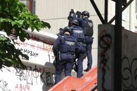 Drama u Beogradu: Muškarac se naoružan zabarikadirao u stanu, prijeti ...