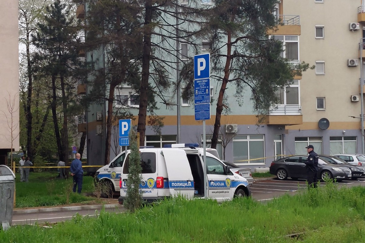 Tijelo muškarca pronađeno ispred zgrade u Brčkom (FOTO)