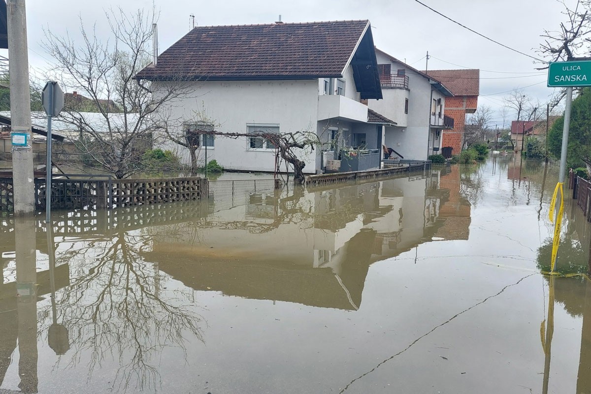 Štete od poplava u Sanskom Mostu veće od dva miliona maraka
