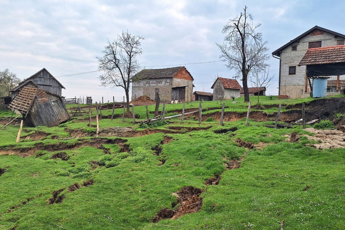 Strah u selima kod Gradiške - zemlja puca i klizi