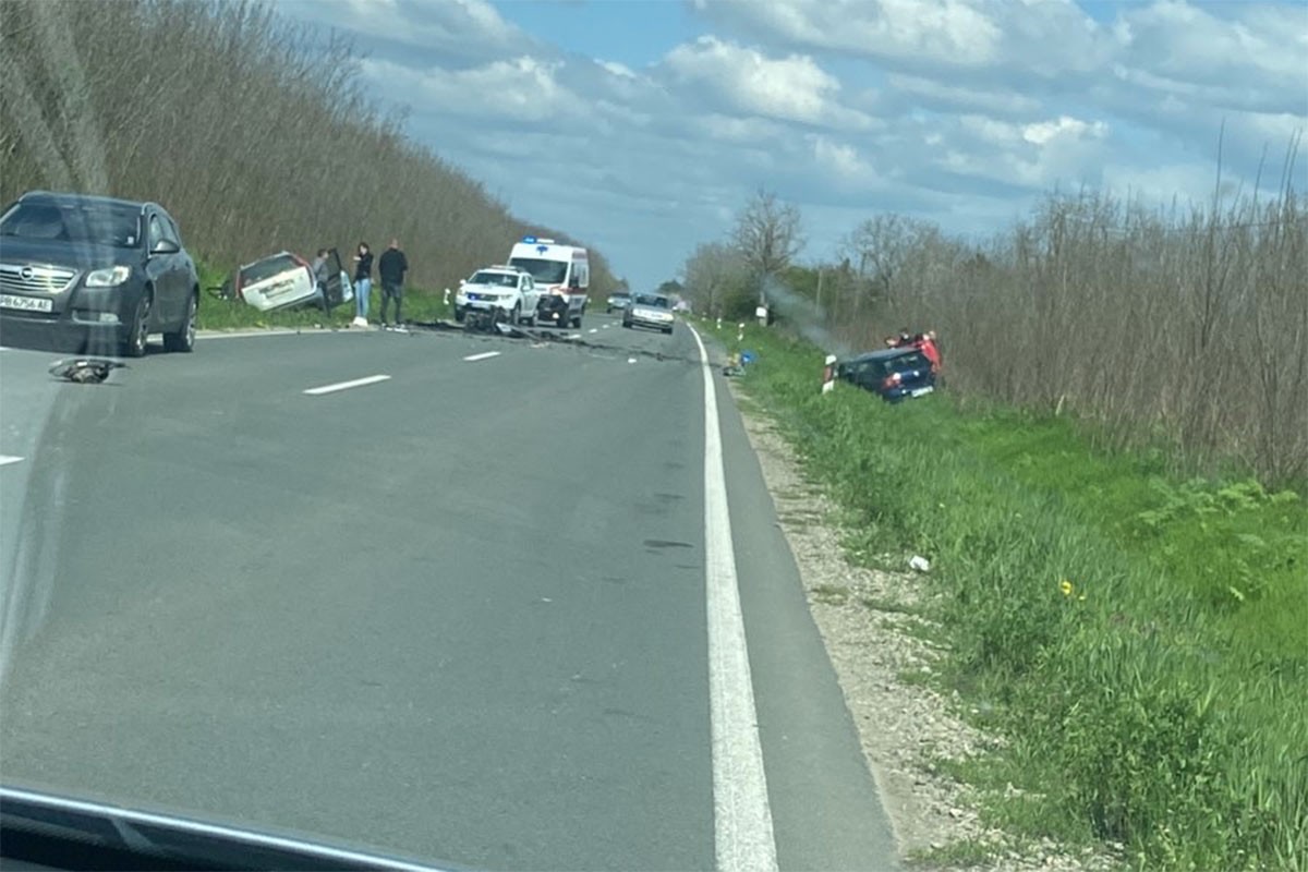 Detalji teške nesreće kod Bečeja: Vozači stradali, među povrijeđenima djeca