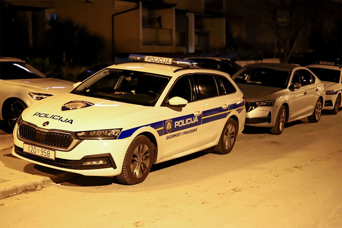 Drama u Hrvatskoj: Go muškarac grizao ljude i ležao na ulici (VIDEO)