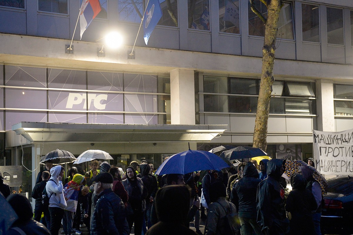 Studenti u blokadi pozvali na hitno okupljanje ispred RTS-a u 22 časa