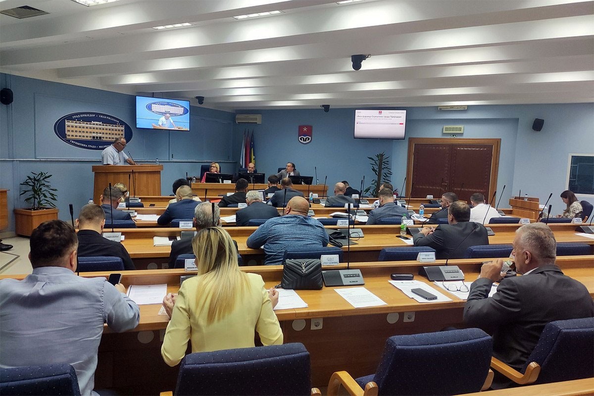 Dodik i poslanici na posebnoj sjednici Skupštine grada Prijedora