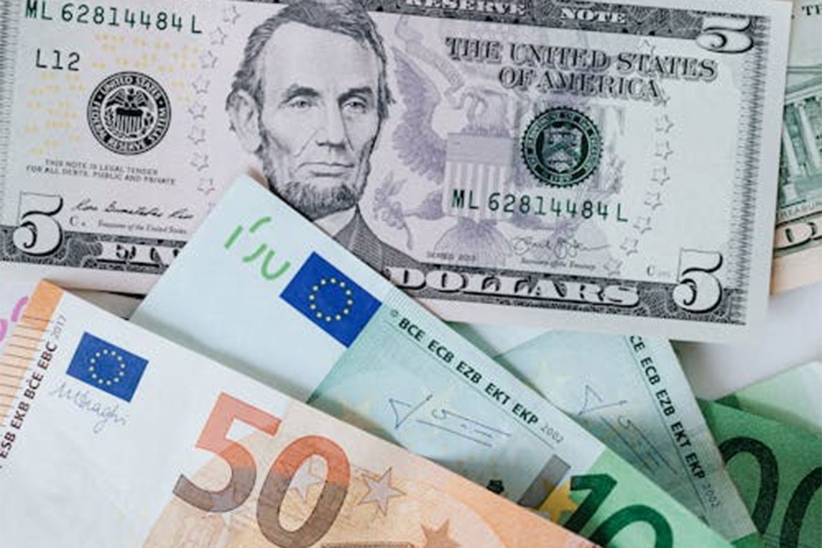 Evro najsnažniji u odnosu na dolar za više od tri godine