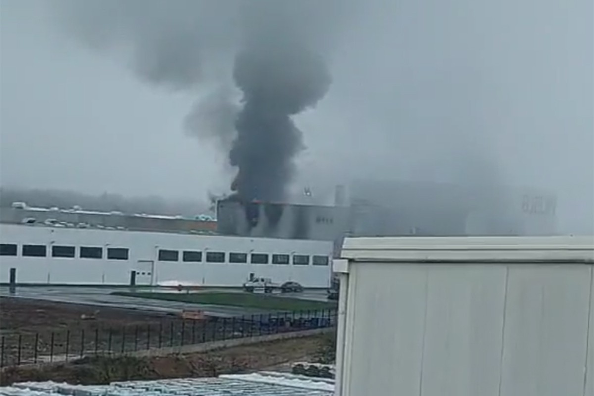 Gori fabrika u Ogulinu