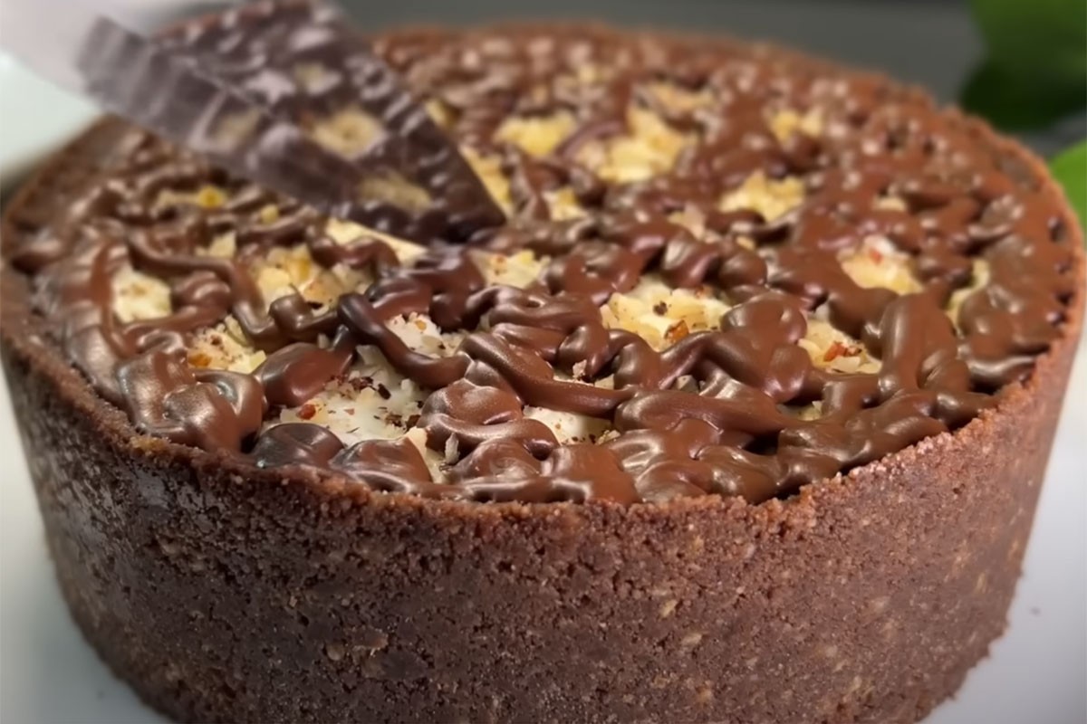 Brzi desert bez pečenja – kremasta torta za 15 minuta (VIDEO)