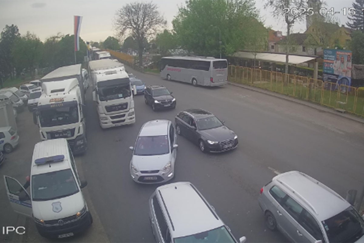 Povremeno duže kolone na više prelaza na granici sa Hrvatskom