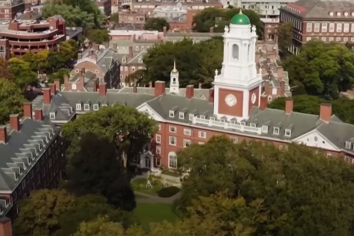 Harvard pod novim pritiskom Trampove administracije: Moguća zabrana upisa stranih studenata