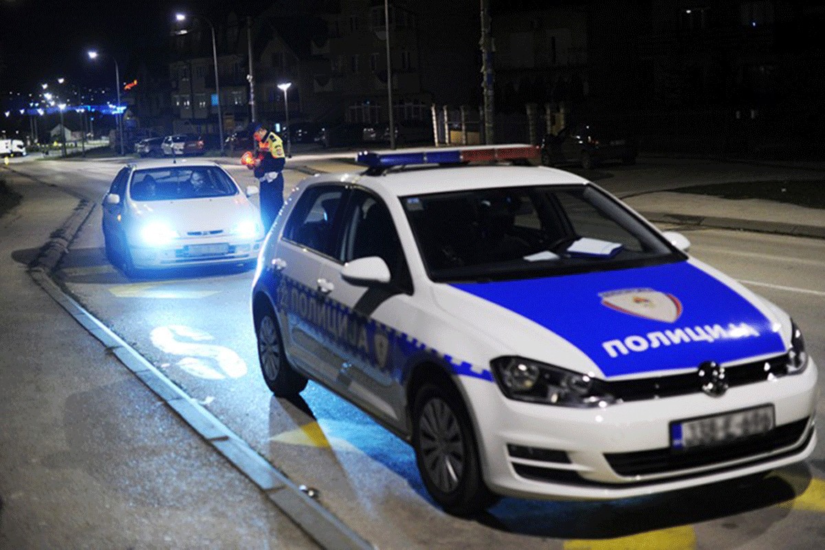 Priveden vozač BMW-a u Banjaluci: Odbio alko-test, pružao otpor i oštetio pritvor