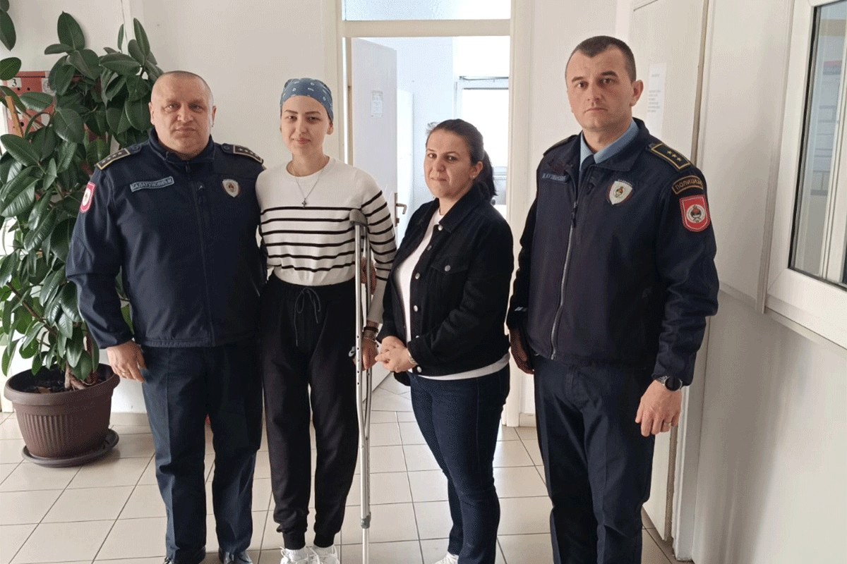 Policajci u Brodu prikupili sredstva za liječenje Andrijane Lazić