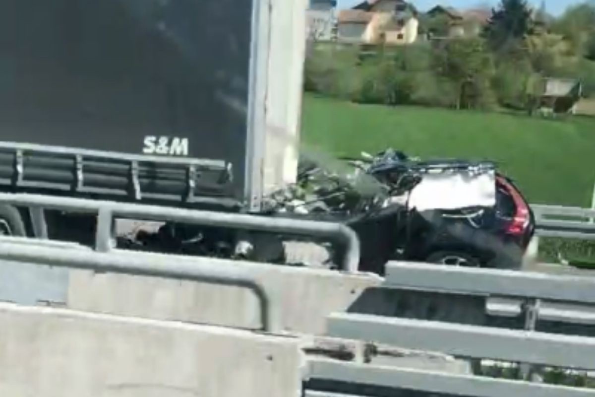 Stravična nesreća na auto-putu Banjaluka-Prnjavor: Poginule tri osobe