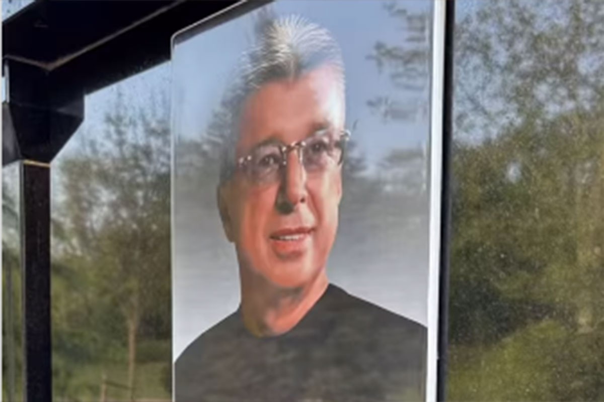 Poznato zašto su uklonjena slova sa spomenika Saše Popovića