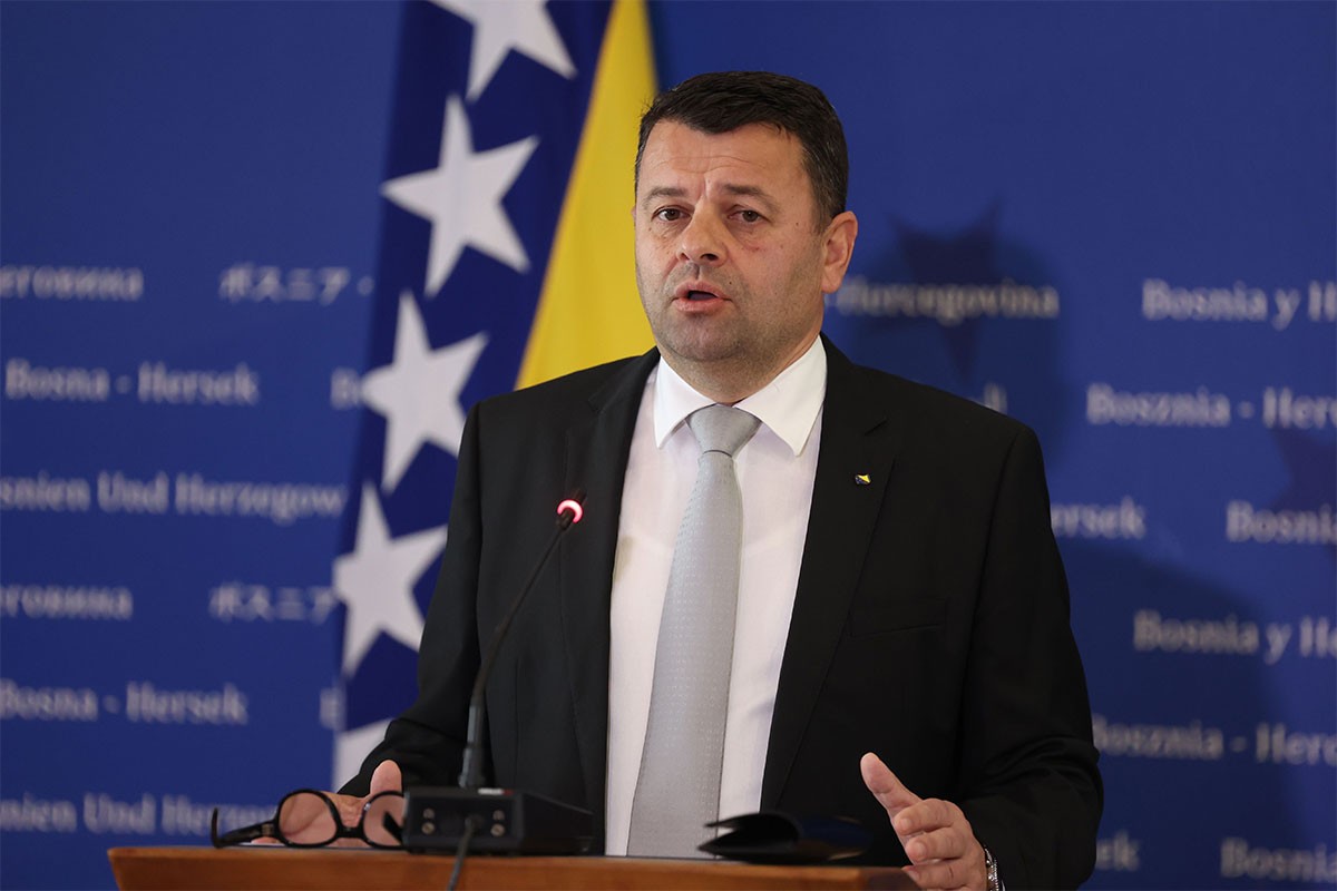 Ministar o udesu: Mercedes prešao preko pune linije i zabio se u vozilo moje pratnje