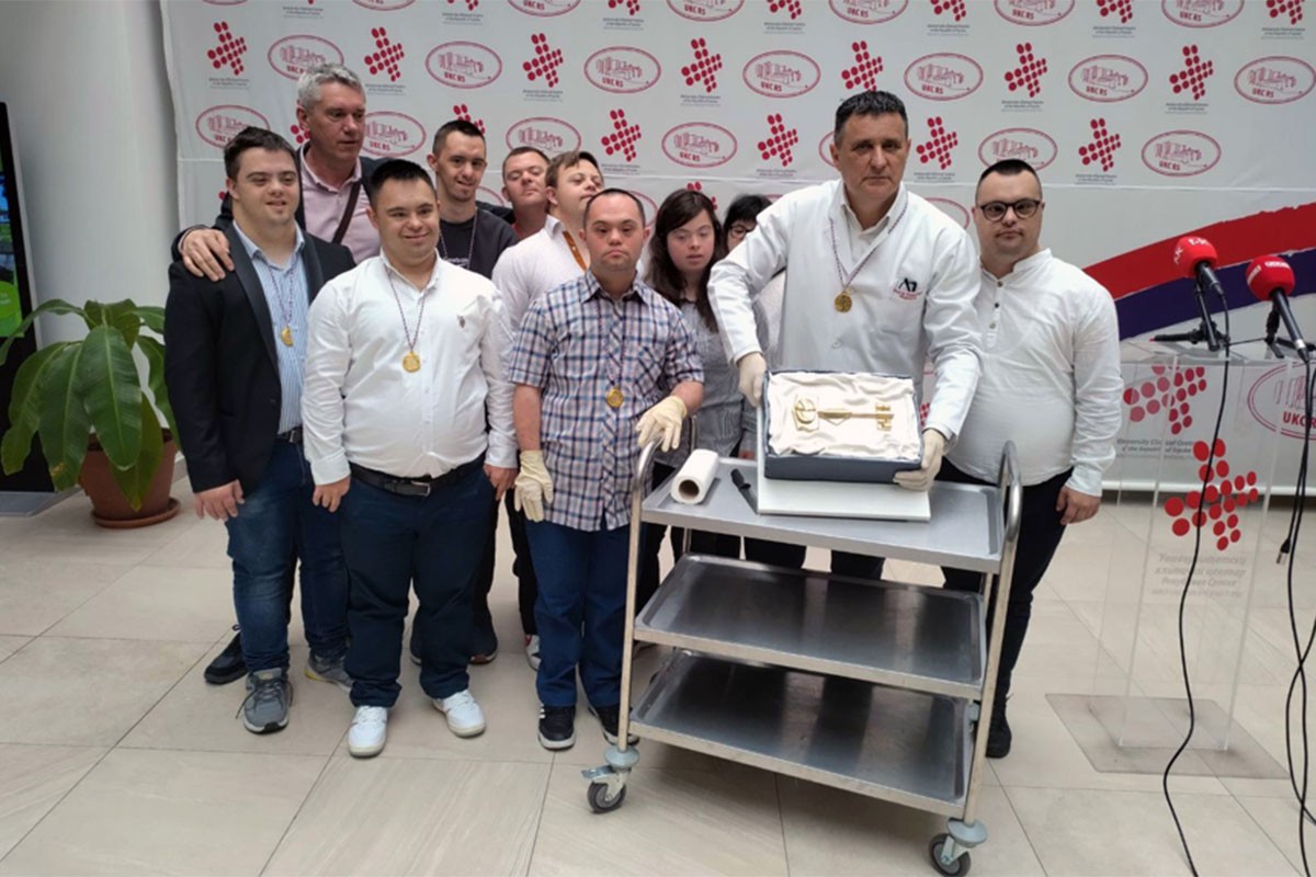 Đajiću zlatna medalja i torta sa ključem grada