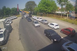 Gužve na nekim graničnim prelazima (FOTO)