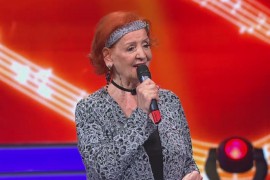 Lepa Lukić se našalila na svoj račun, rekla šta će joj pisati na ...