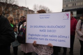 Roditelji njegovatelji izlaze na Trg Krajine u Banjaluci