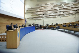 Dvije "trojke" potpisuju sporazum, za većinu im fale najmanje tri ...