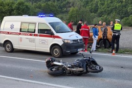 Teška nesreća: Učestvovala četiri automobila i četiri motocikla ...