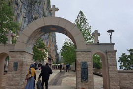 Hodočasnici krenuli iz Podgorice do Ostroga